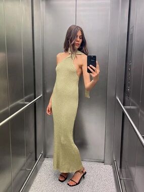 Zara KNIT DRESS WITH METALLIC THREAD
GOLDEN
